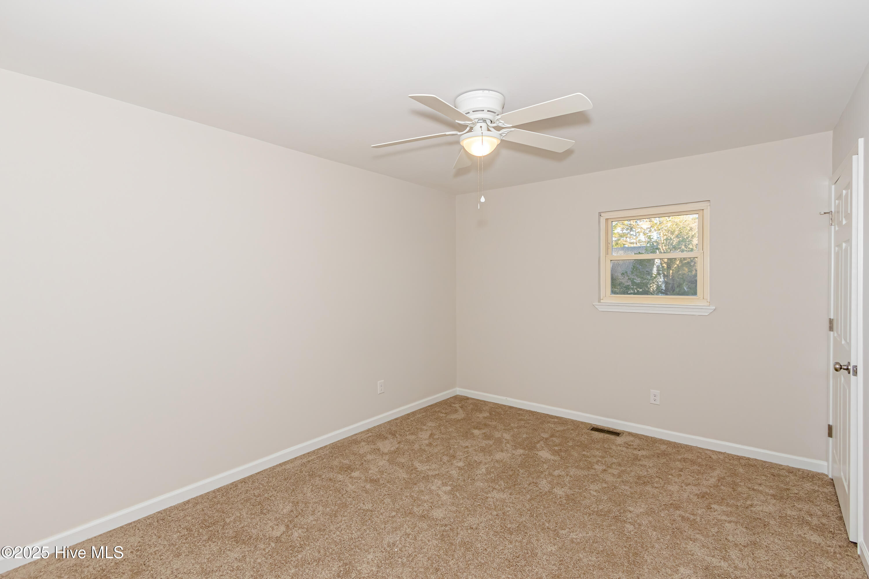 138 Balsam Road Jacksonville, NC 28546 - Photo 35 of 62 Bedroom 3