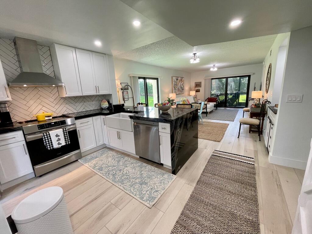 350 Club Circle, Unit 107 Boca Raton, FL 33487 - Photo 4 of 21 UNADJUSTEDNONRAW_thumb_824