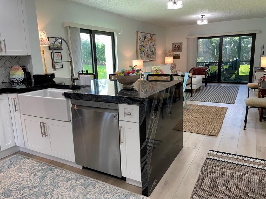 350 Club Circle, Unit 107 Boca Raton, FL 33487 - Photo 5 of 21 UNADJUSTEDNONRAW_thumb_821