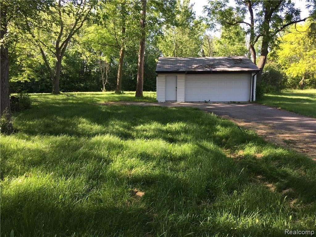 45160 Geddes Road Canton, MI 48188 - Photo 10 of 10 Geddes - Back Yard and Garage.JPG