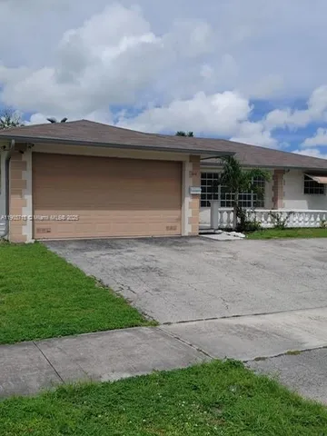 a view of a house with a yard and plants