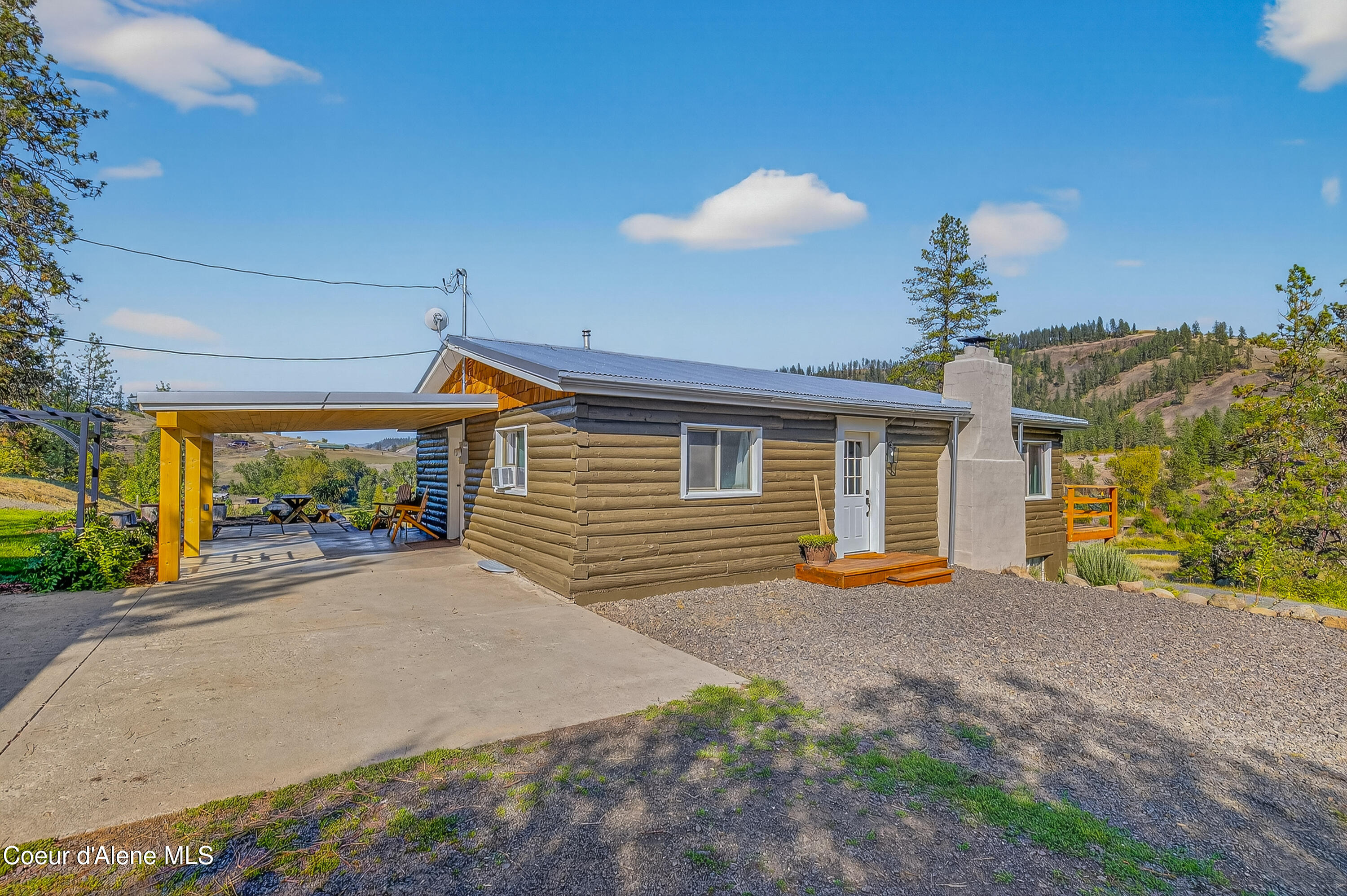 2157 Luke's Gulch Road Stites, ID 83552 - Photo 35 of 48 Driveway + Frontdoor 023_AM3I5295