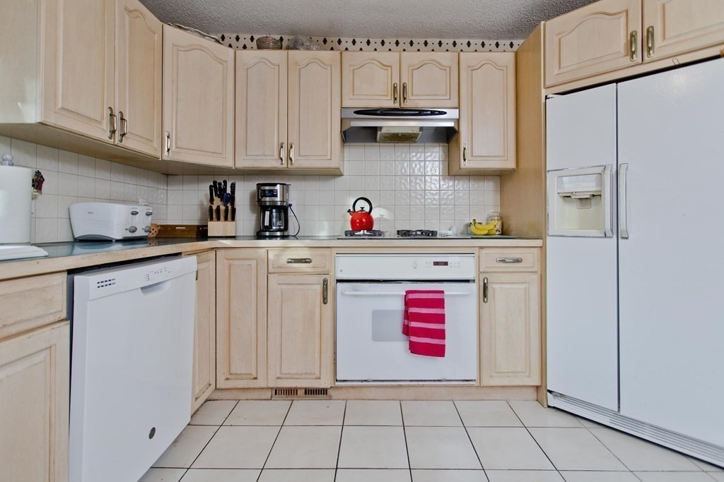 149 Rolf Avenue Chicopee, MA 01020 - Photo 11 of 31 Gallery Image 11