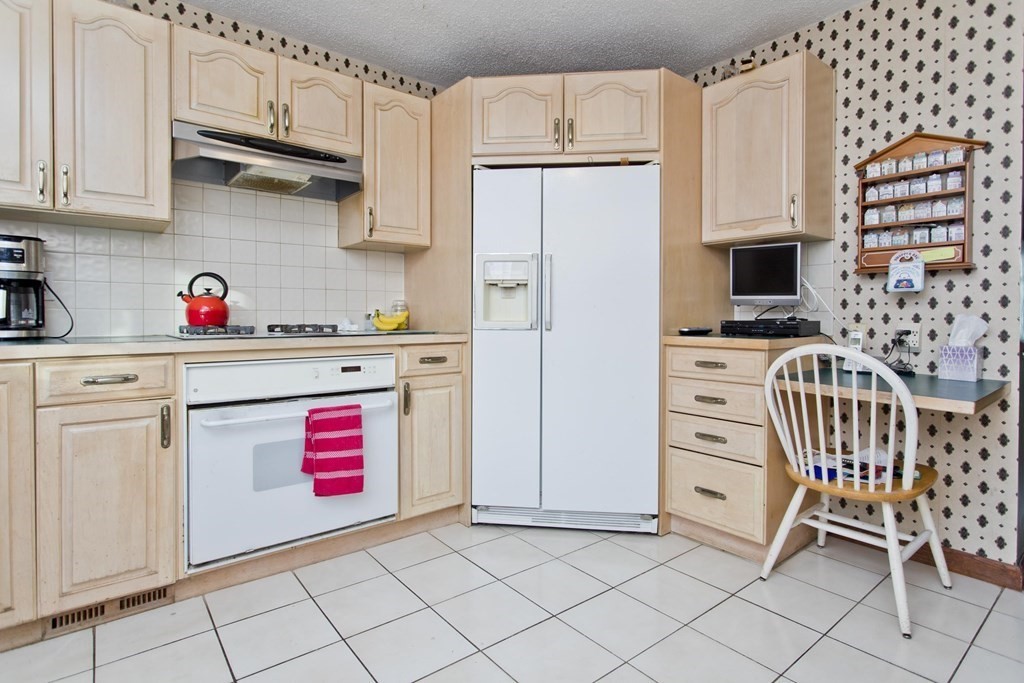149 Rolf Avenue Chicopee, MA 01020 - Photo 12 of 31 Gallery Image 12