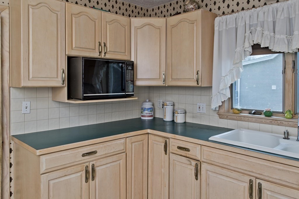 149 Rolf Avenue Chicopee, MA 01020 - Photo 14 of 31 Gallery Image 14