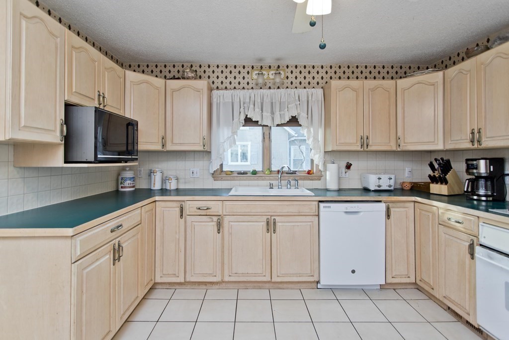 149 Rolf Avenue Chicopee, MA 01020 - Photo 8 of 31 Gallery Image 8
