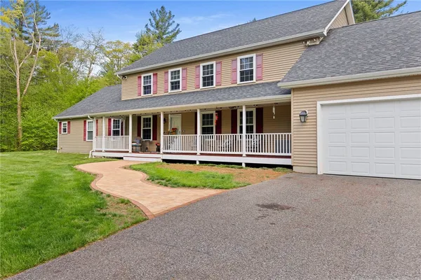 $850,000 | 799 Chestnut Hill Road, Glocester, RI 02814