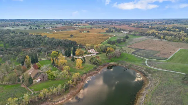 a view of a workspace with furniture