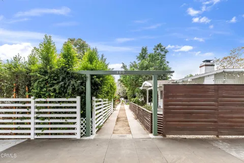 a view of a sign broad