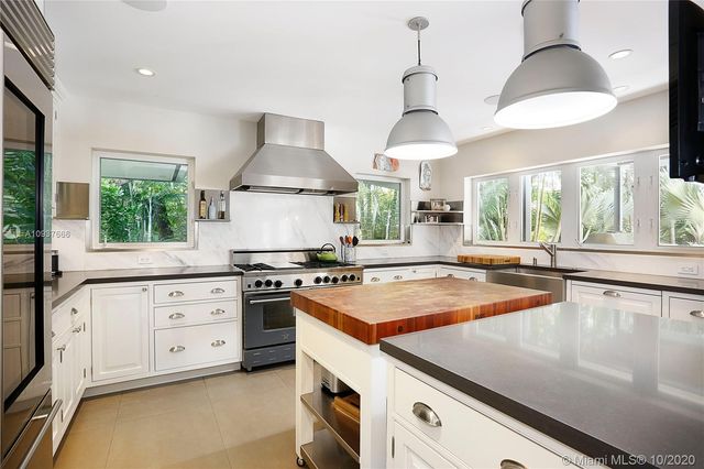 $4,170,000 | 5520 Oakwood Lane, Coral Gables, FL 33156