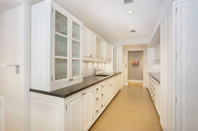 $4,170,000 | 5520 Oakwood Lane, Coral Gables, FL 33156