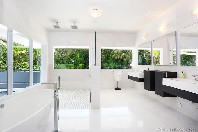 $4,170,000 | 5520 Oakwood Lane, Coral Gables, FL 33156