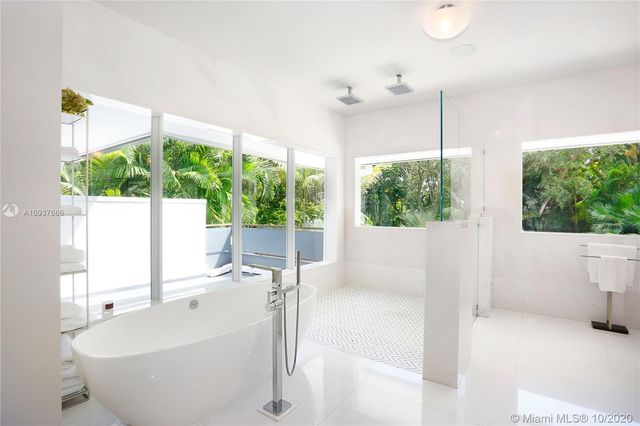 $4,170,000 | 5520 Oakwood Lane, Coral Gables, FL 33156