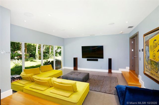 $4,170,000 | 5520 Oakwood Lane, Coral Gables, FL 33156