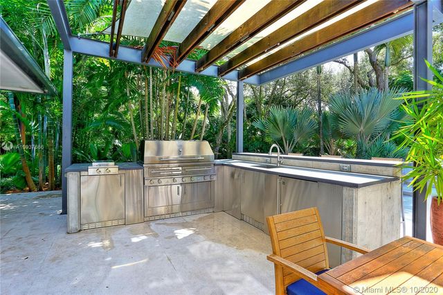 $4,170,000 | 5520 Oakwood Lane, Coral Gables, FL 33156