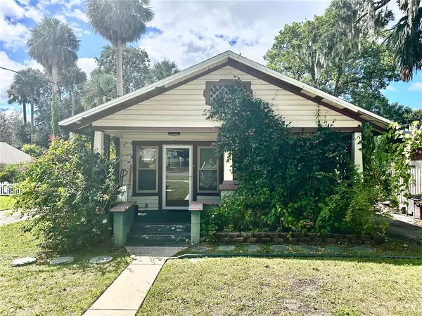 $1,700 | 315 South Clayton Street, Mount Dora, FL 32757