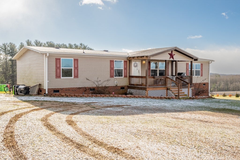 308 Maple Shade Road Laurel Fork, VA 24352 - Photo 7 of 36 Gallery Image 7