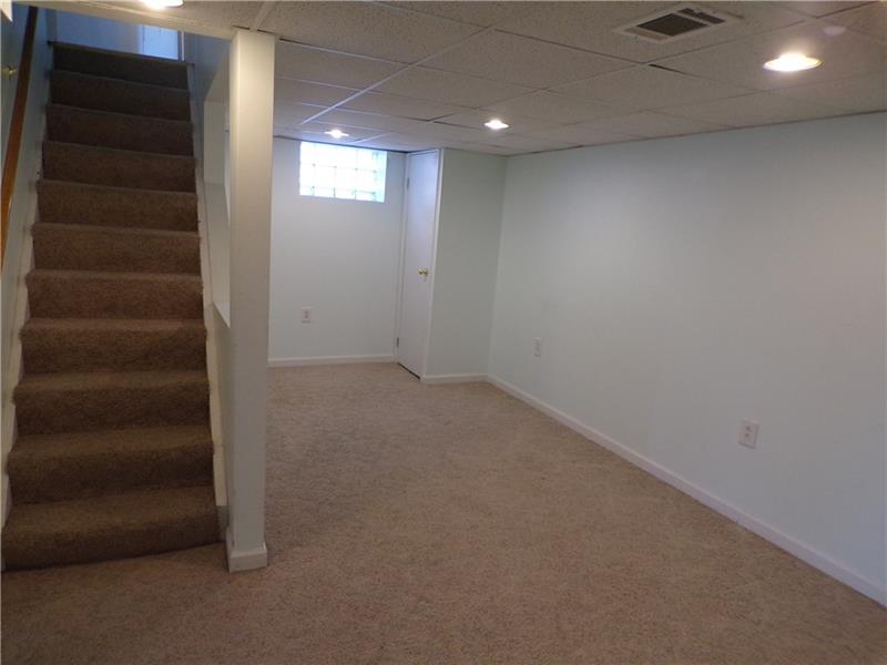 106 Castle Road Pittsburgh, PA 15234 - Photo 11 of 14 Gallery Image 11