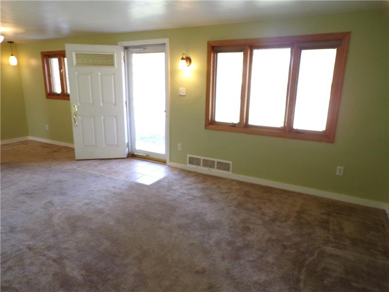 106 Castle Road Pittsburgh, PA 15234 - Photo 3 of 14 Gallery Image 3