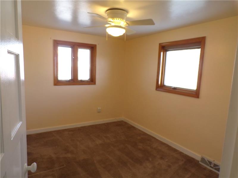 106 Castle Road Pittsburgh, PA 15234 - Photo 9 of 14 Gallery Image 9