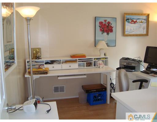 8 Finch Road Howell, NJ 07731 - Photo 8 of 12