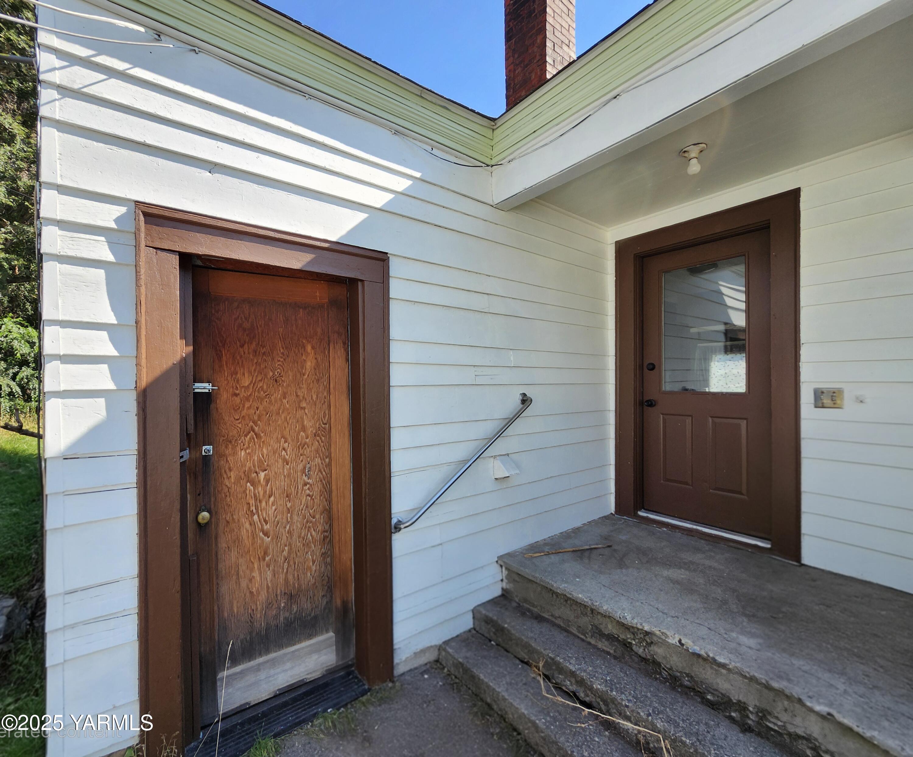11271 Highway 12 Naches, WA 98937 - Photo 12 of 14 a view of front door