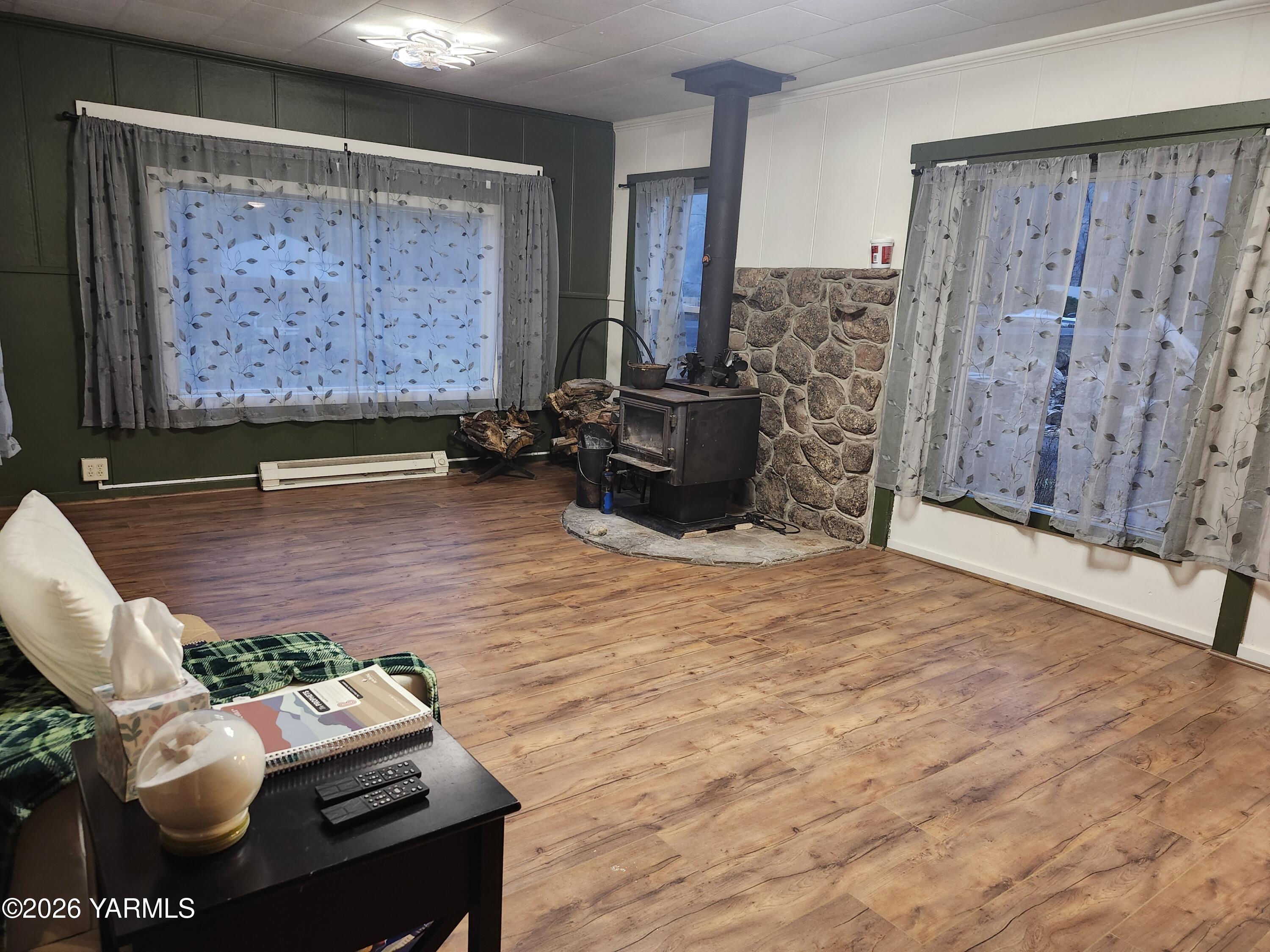 11271 Highway 12 Naches, WA 98937 - Photo 4 of 14 a living room with furniture