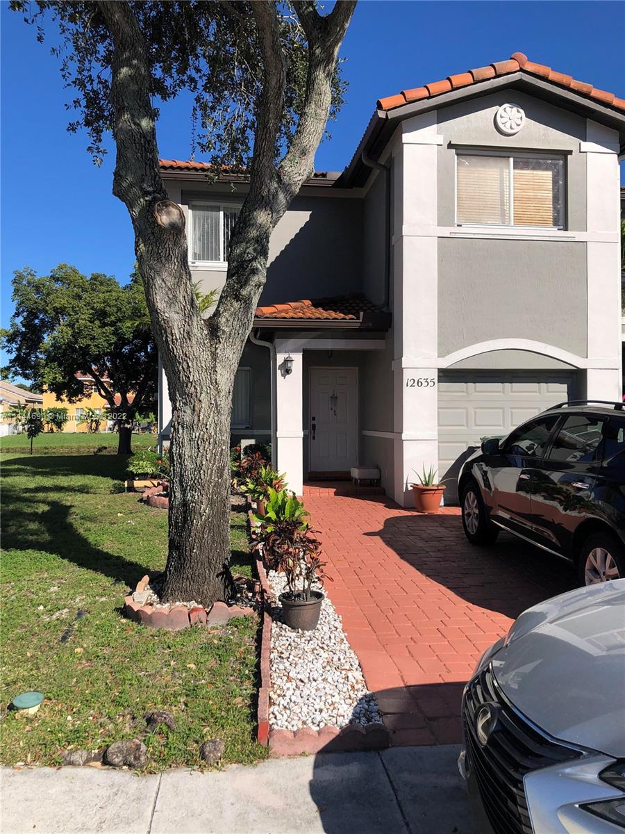 Monarch Lakes Miramar, FL 33027 - Photo 1 of 31 a front view of a house with garden