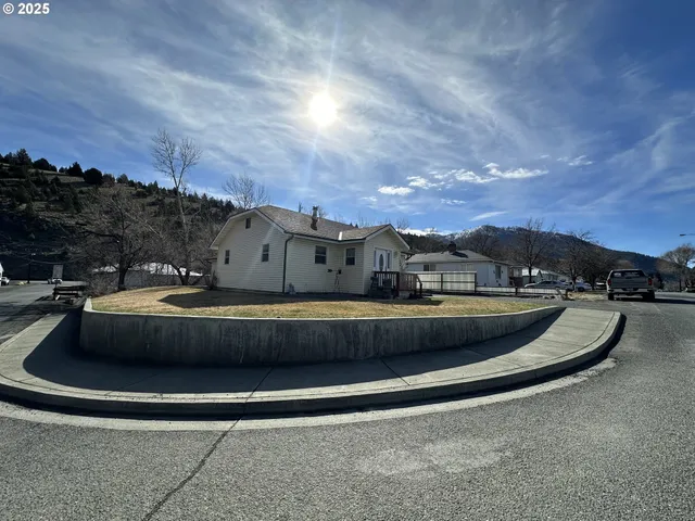 $242,000 | 346 North Humbolt Street, Canyon City, OR 97820