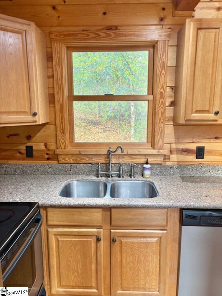 17 Table Rock Road Cleveland, SC 29635 - Photo 6 of 38