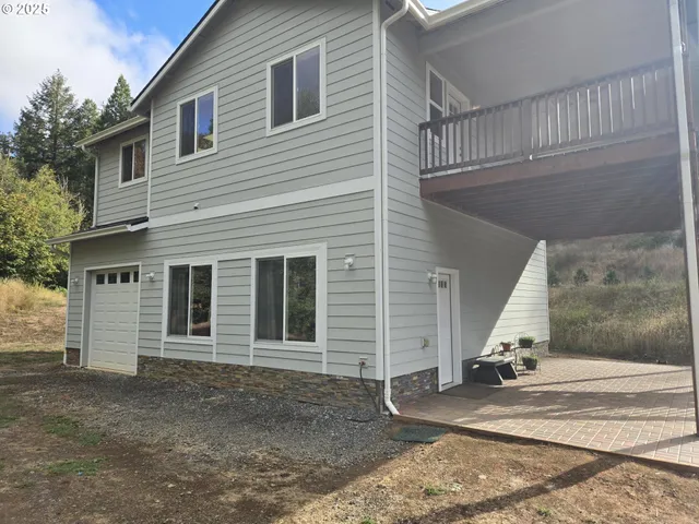 $529,000 | 2262 Louis Creek Road, Myrtle Creek, OR 97457