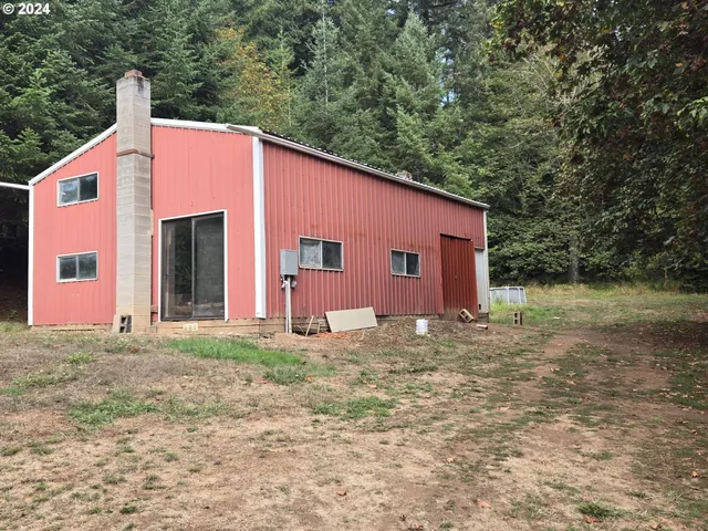 $529,000 | 2262 Louis Creek Road, Myrtle Creek, OR 97457