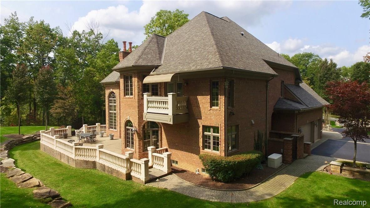 2831 Cranbrook Ridge Court Rochester, MI 48306 - Photo 38 of 47 DJI_0026.jpg