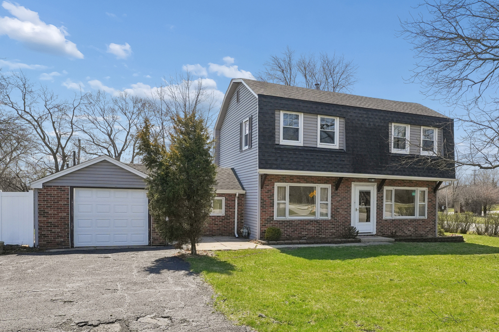 901 Sunrise Road Addison, IL 60101 - Photo 1 of 18