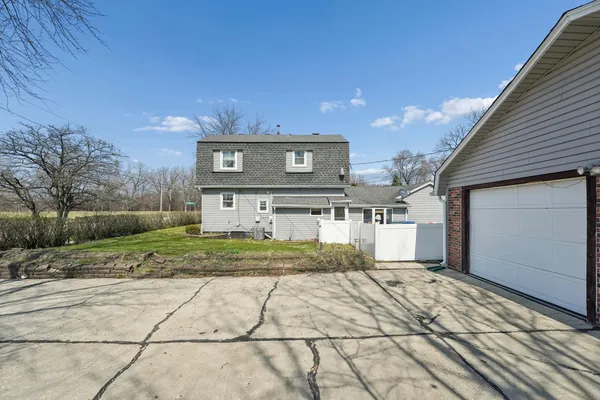 $409,900 | 901 Sunrise Road, Addison, IL 60101