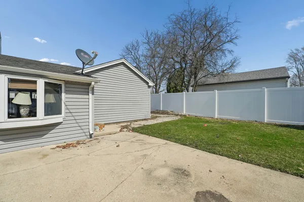 $409,900 | 901 Sunrise Road, Addison, IL 60101