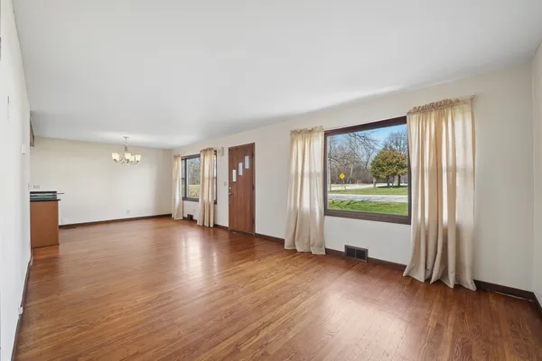$409,900 | 901 Sunrise Road, Addison, IL 60101