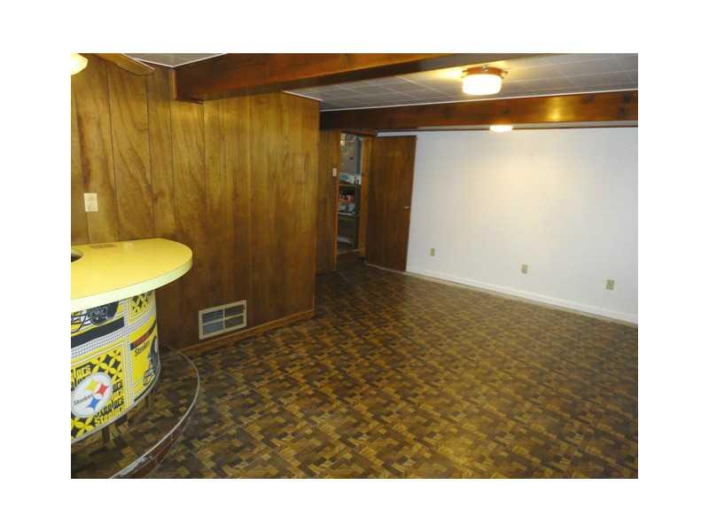 3917 Anderson Road Gibsonia, PA 15044 - Photo 20 of 25 Family Room.