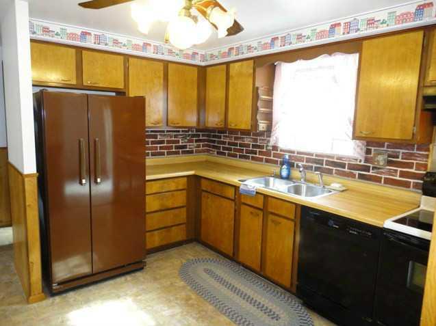 3917 Anderson Road Gibsonia, PA 15044 - Photo 3 of 25 Kitchen.