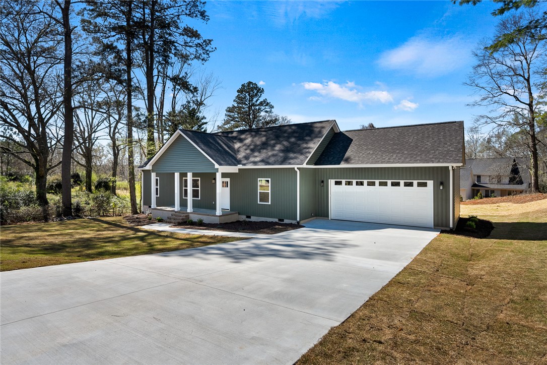 125 Cambridge Lane Pendleton, SC 29670 - Photo 2 of 22 This charming residence features a spacious driveway and an inviting front porch.