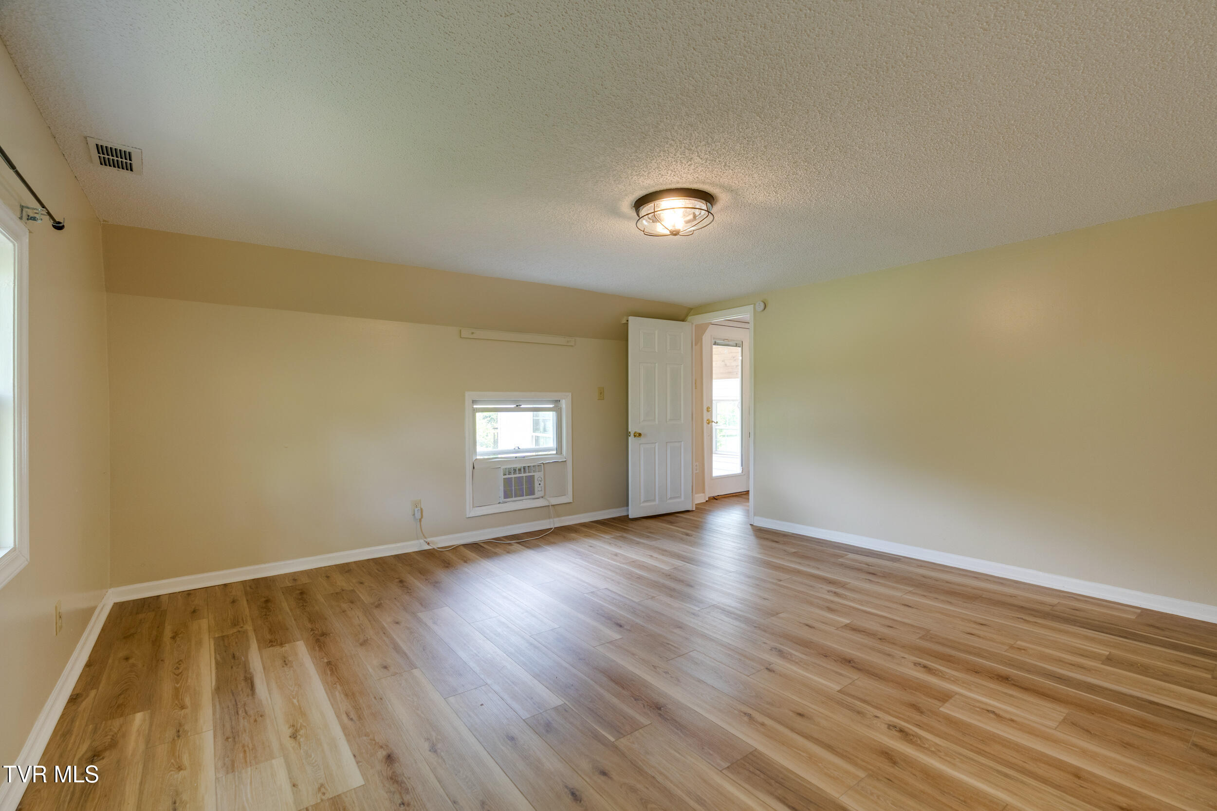 208 Buffalo Road Bluff City, TN 37618 - Photo 37 of 90 038