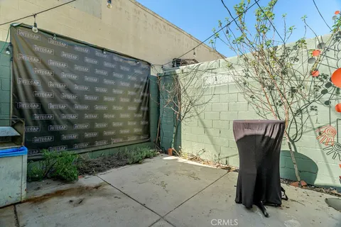 $1,100,000 | 2200 West Burbank Boulevard, Burbank, CA 91506