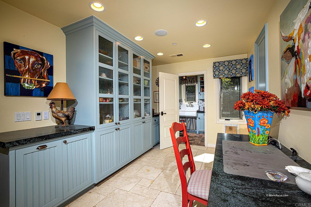 6103 Mimulus Rancho Santa Fe, CA 92067 - Photo 17 of 19 a very nice looking room with furniture