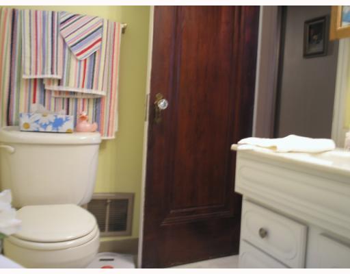 3833 Evergreen Road Observatory Hill, PA 15214 - Photo 6 of 8 Master Bath/Spa. The full bath is tastefully decorated, and features a tub/shower. This room is freshly painted, and very clean.