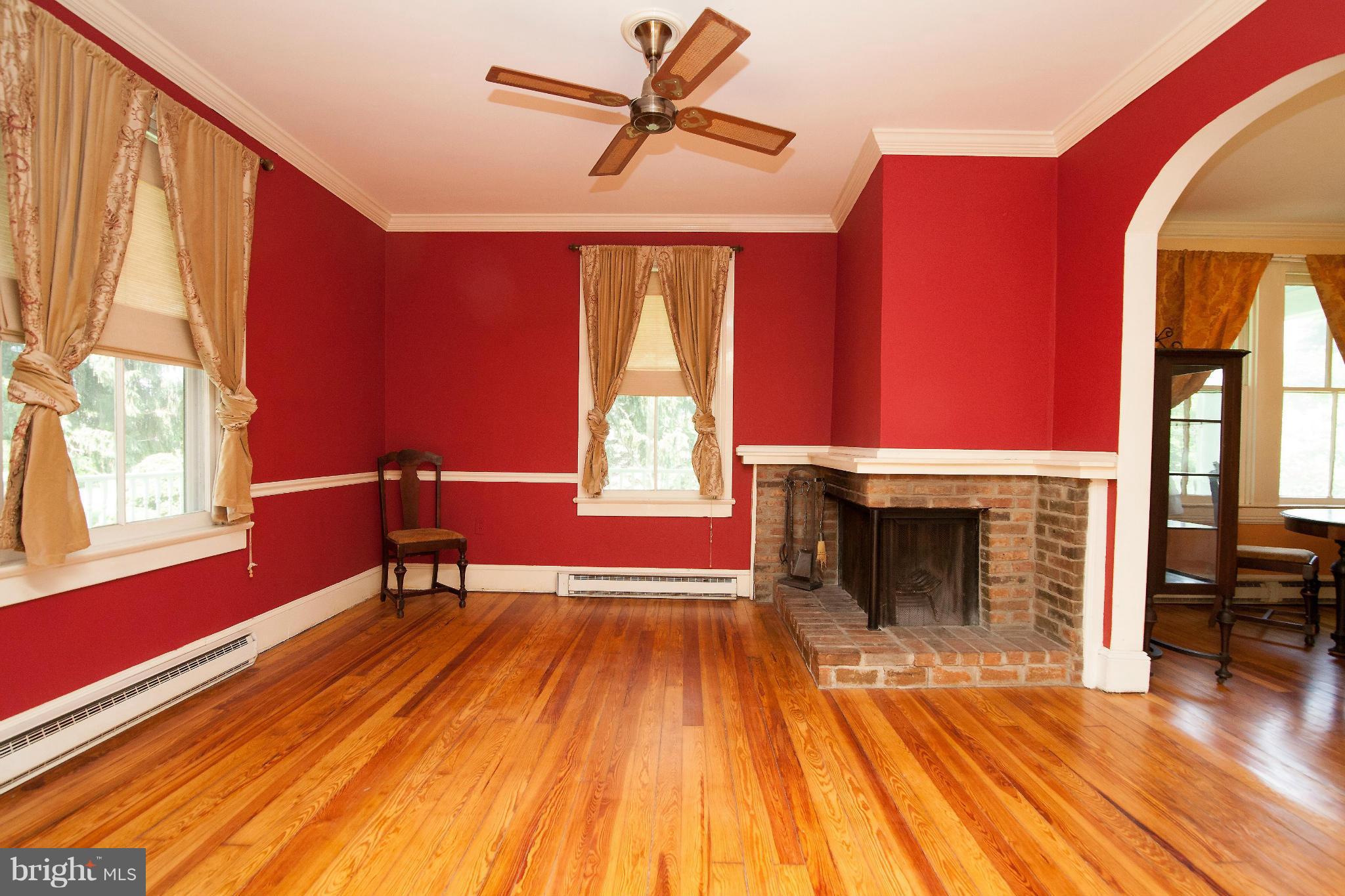 27213 Ridge Road Damascus, MD 20872 - Photo 14 of 29 Living Room