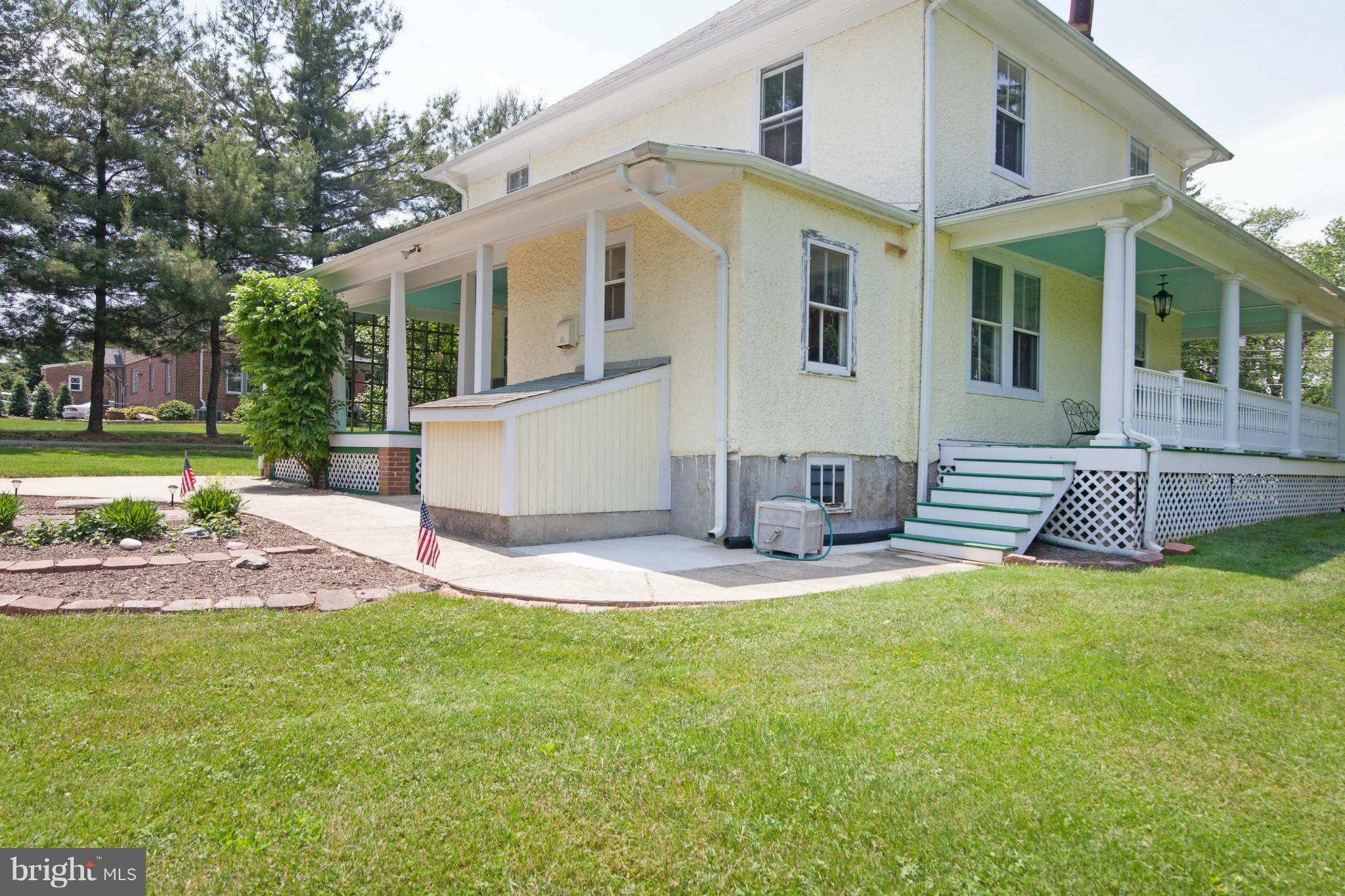 27213 Ridge Road Damascus, MD 20872 - Photo 3 of 29 Exterior (General)