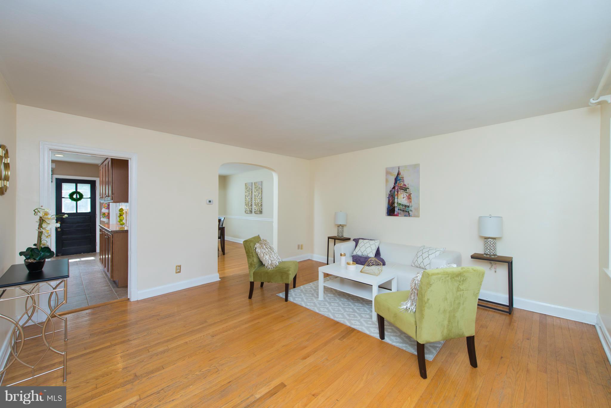 325 Overbrook Road Baltimore, MD 21212 - Photo 3 of 26 Living Room