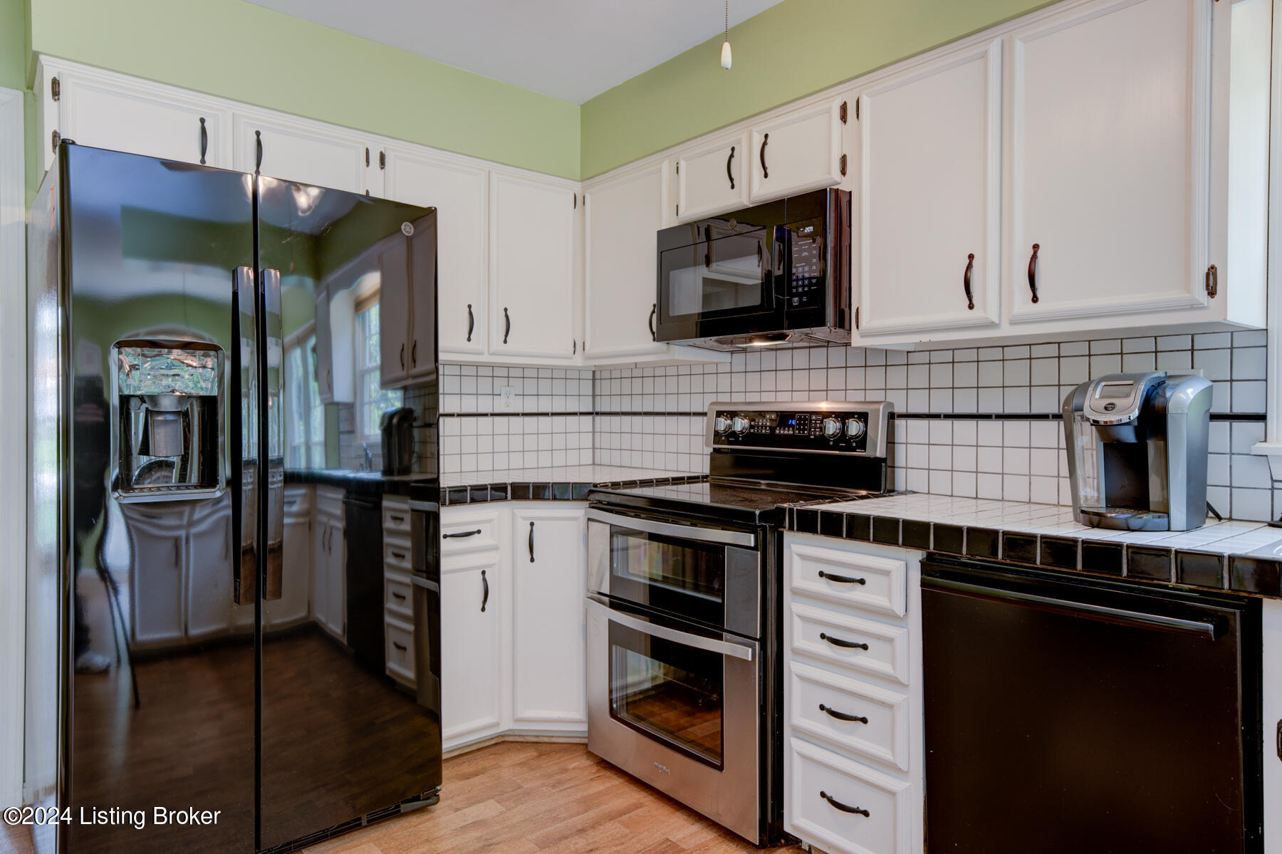710 Farmingham Road Louisville, KY 40243 - Photo 17 of 48 Great double open stove