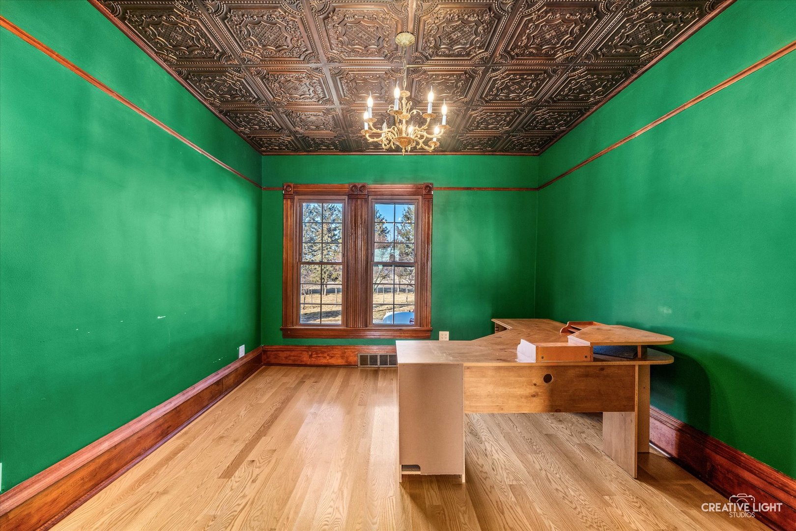 10256 Somonauk Road Hinckley, IL 60520 - Photo 9 of 44 a balcony with a table and chairs