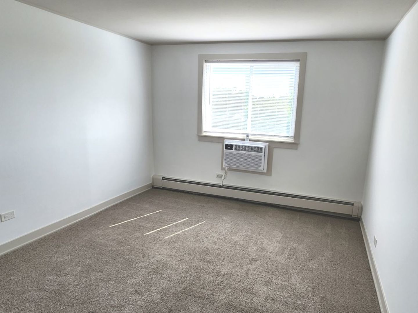 1500 Robin Circle, Unit 417 Hoffman Estates, IL 60169 - Photo 14 of 21 an empty room with a window